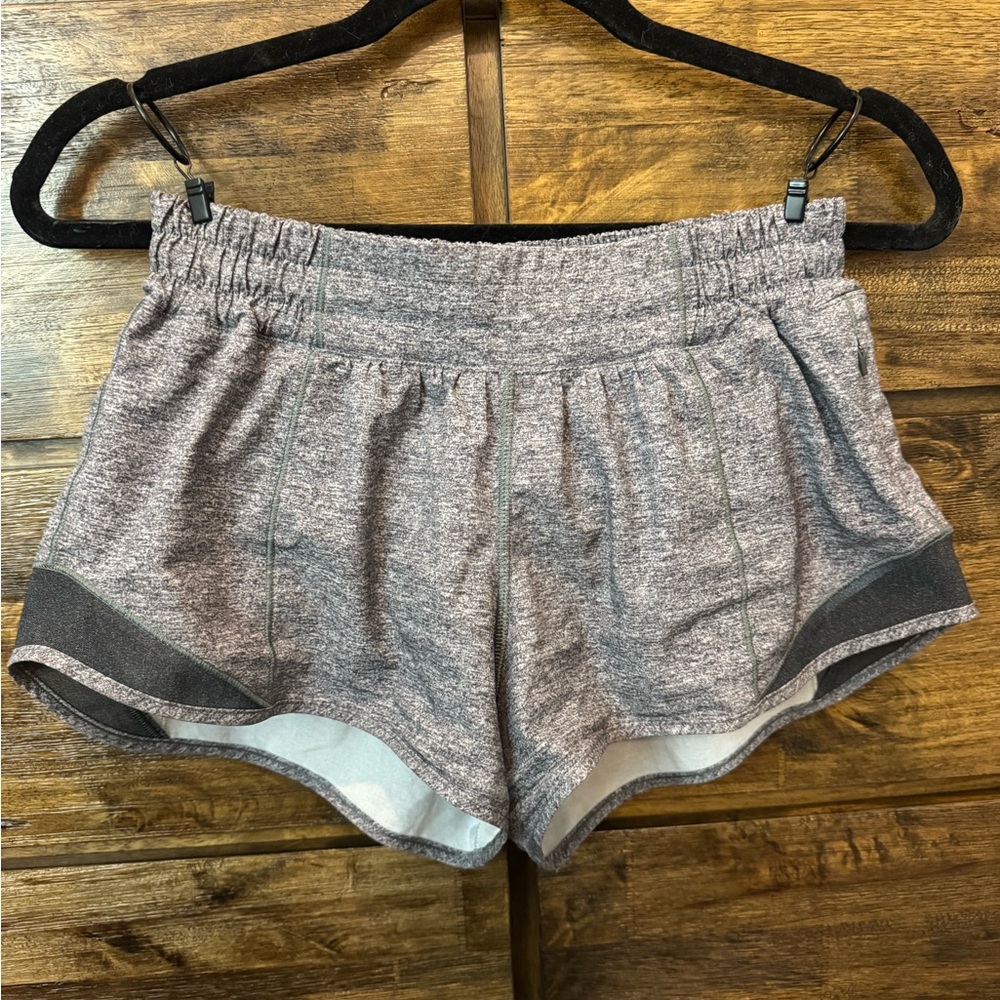 Lululemon Hotty Hot Short 2.5